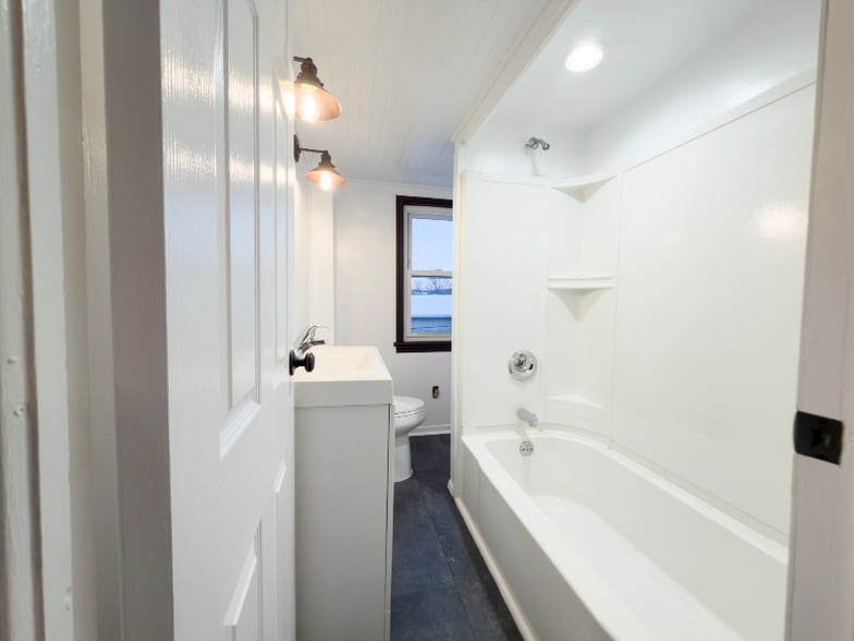 Building Photo - 14 Linden St