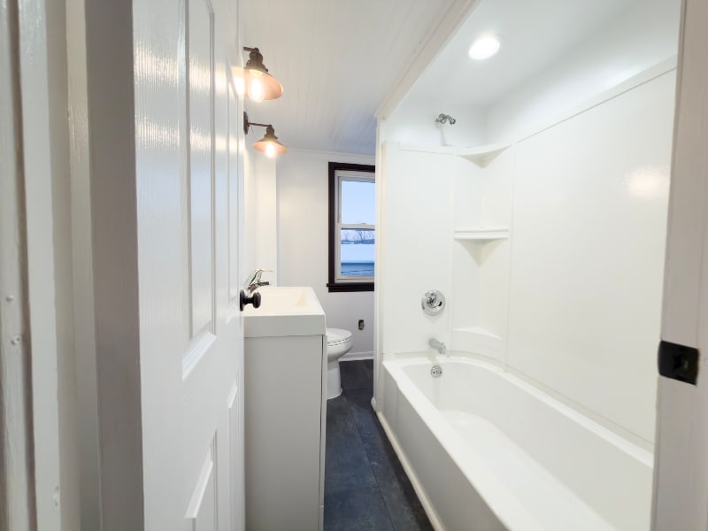 Building Photo - 14 Linden St