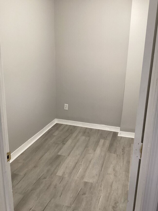 Building Photo - Move-In Ready | Two-Bedroom Apartment in Lakewood