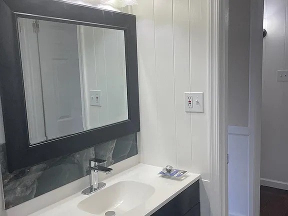 Building Photo - Beautiful! Spacious! Affordable! This 3 Be...
