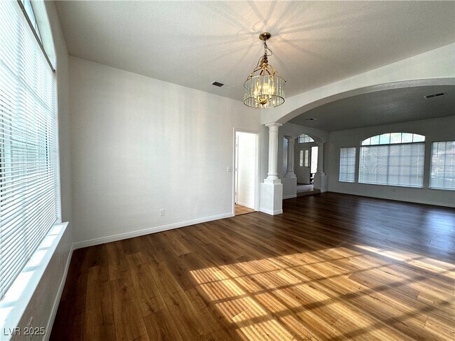 Building Photo - 7913 Waterfalls Ave