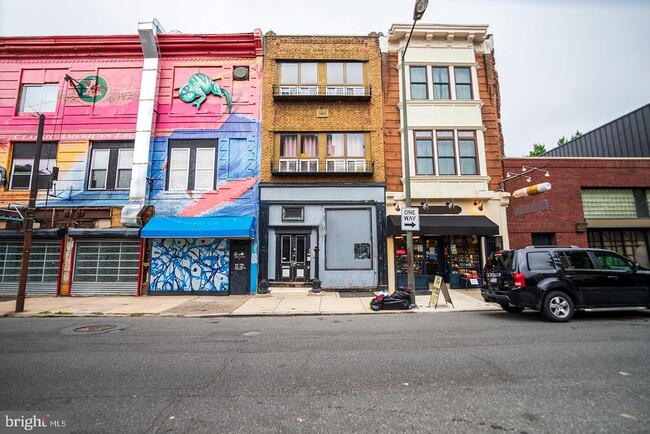 Building Photo - 526 S 3rd St