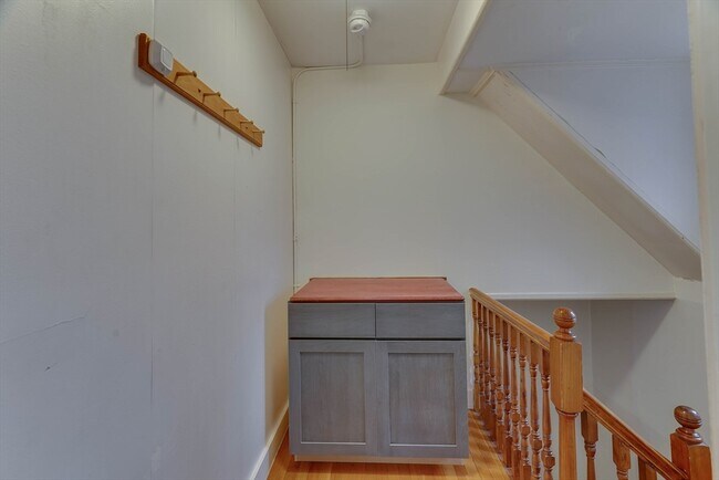 Building Photo - 11 Linden St