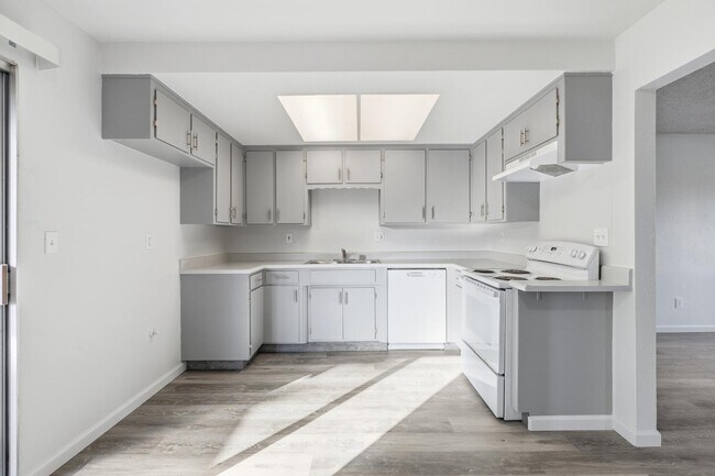 Building Photo - 1802 Rockford Ave