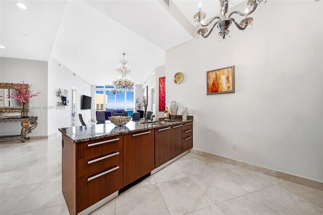 Building Photo - 15811 Collins Ave