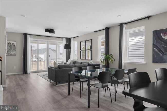 Building Photo - 154 Nevermore Dr