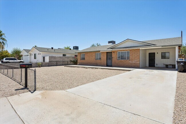 Building Photo - Completely updated minutes to Hiking at South Mountain!!!  Brand New Paint, Tile and Laminate Thr...