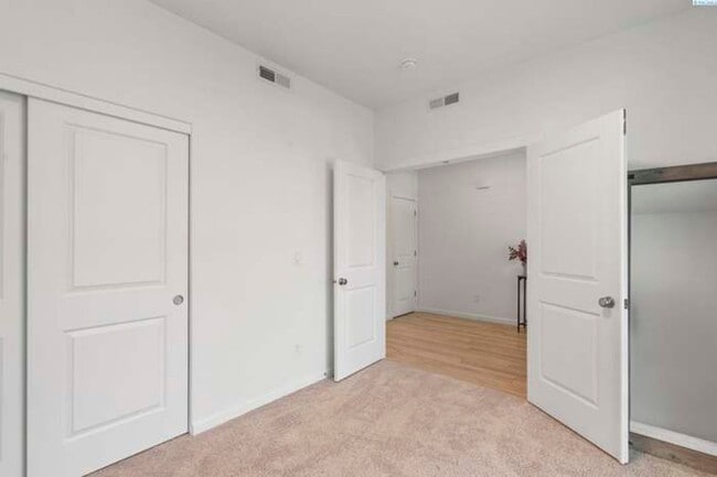 Building Photo - 308 Ruby Ave