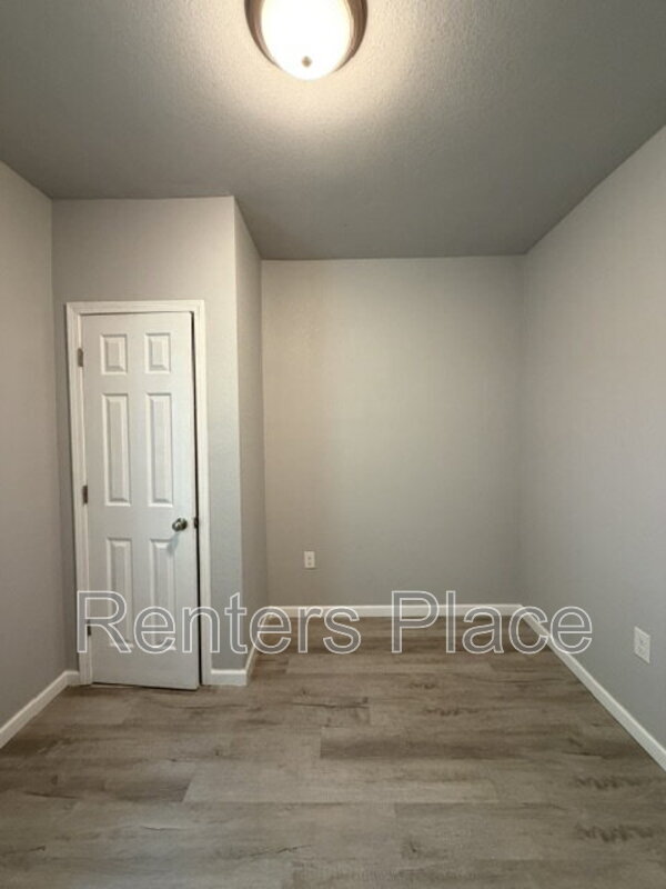 Building Photo - 517 S 40th W Ave