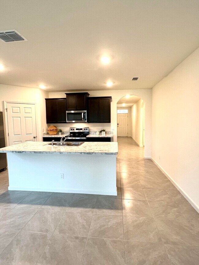 Building Photo - 4011 SW Kidd Ct