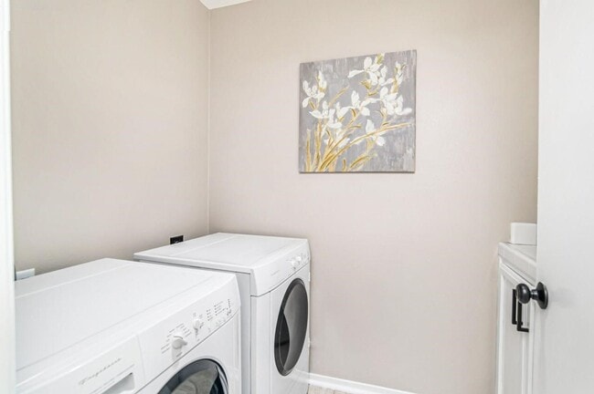 Building Photo - Beautiful 3 Bed, 3 Bath Condo for Rent in Livermore, CA