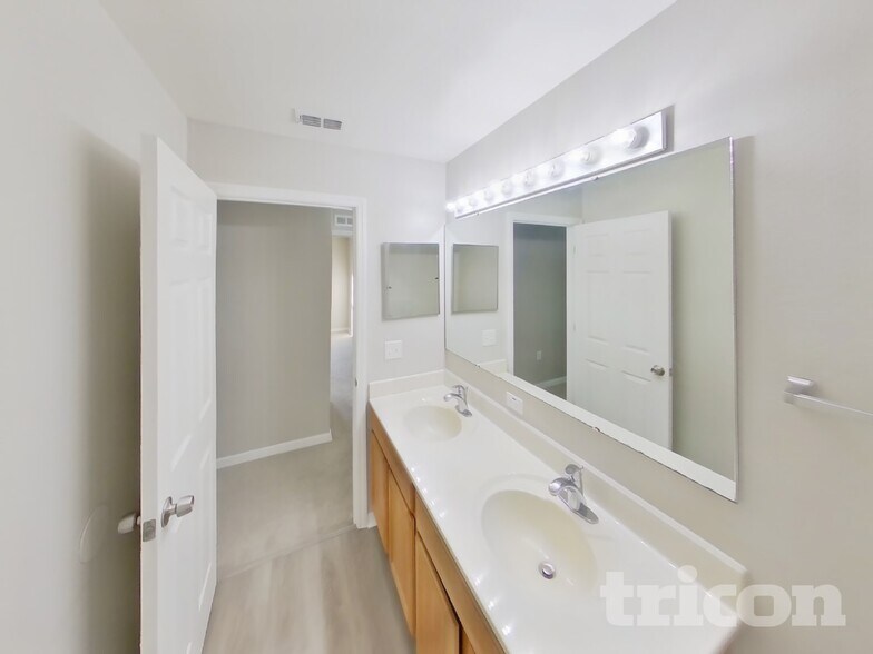 Building Photo - 10323 Frog Pond Dr