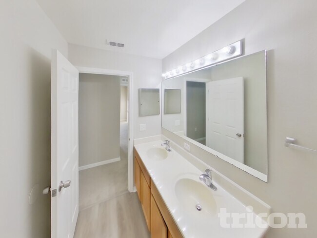 Building Photo - 10323 Frog Pond Dr