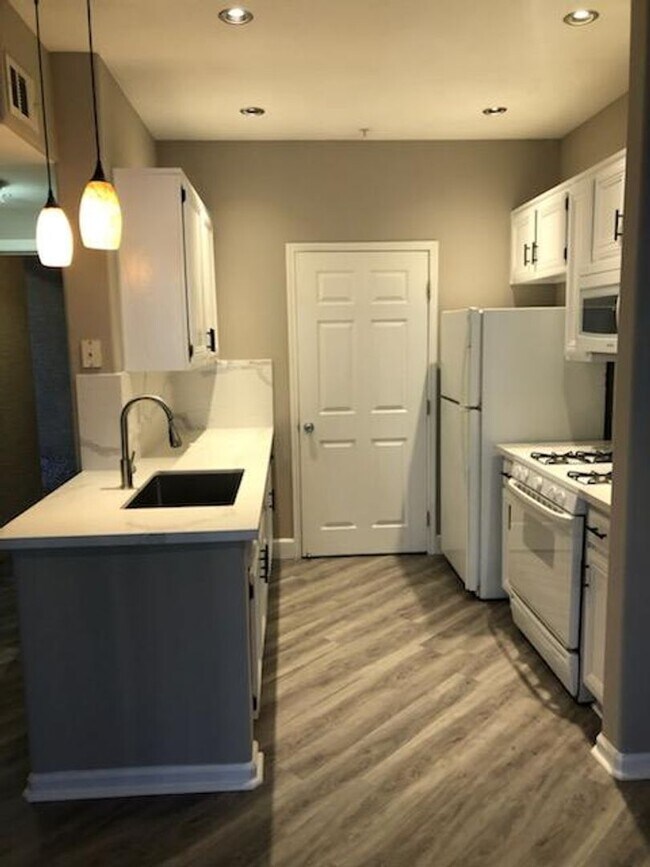 Stunning Newly Remodeled 2Bedroom Condo N... 7189 S Durango Dr Las