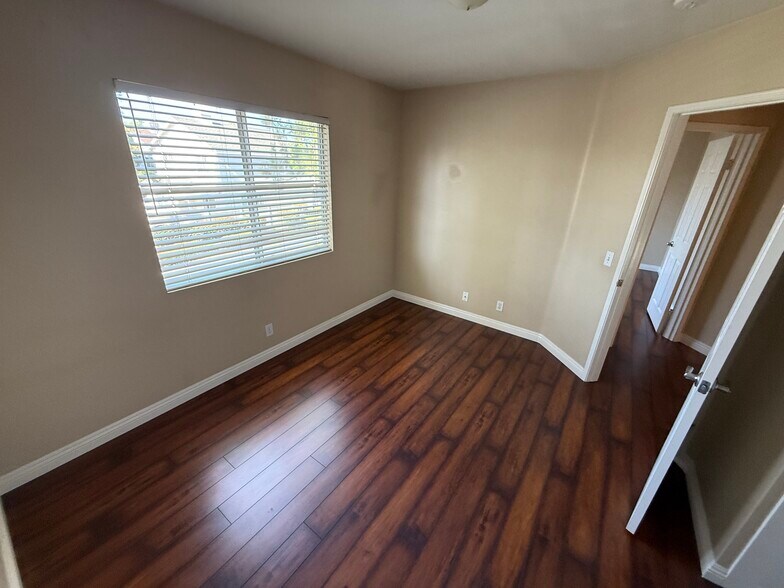 Building Photo - 748 North Siavohn Drive