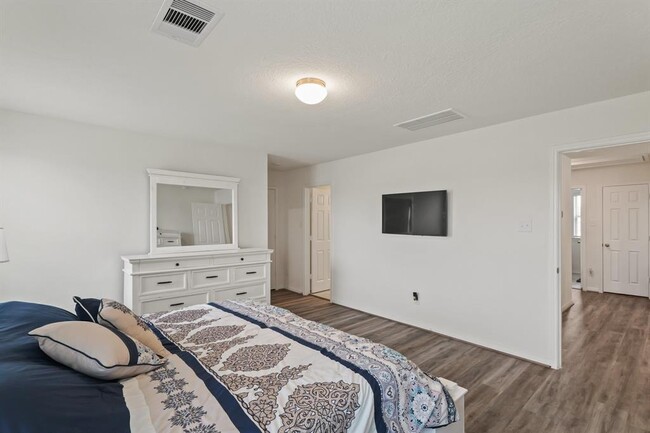 Building Photo - 4826 Hickory Deer Ln