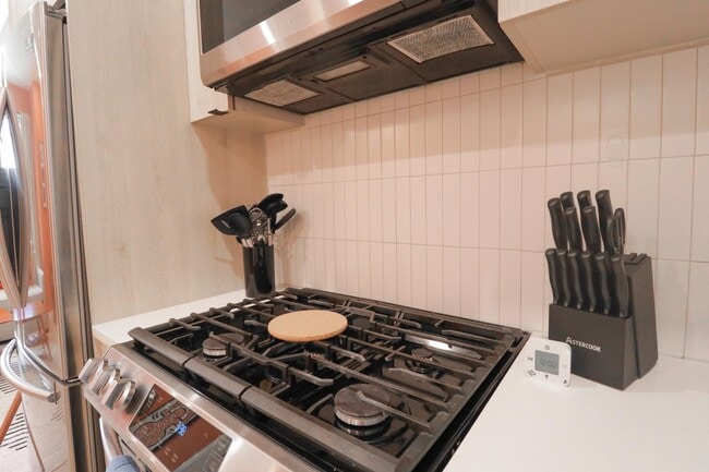 Building Photo - 1806 A St NE