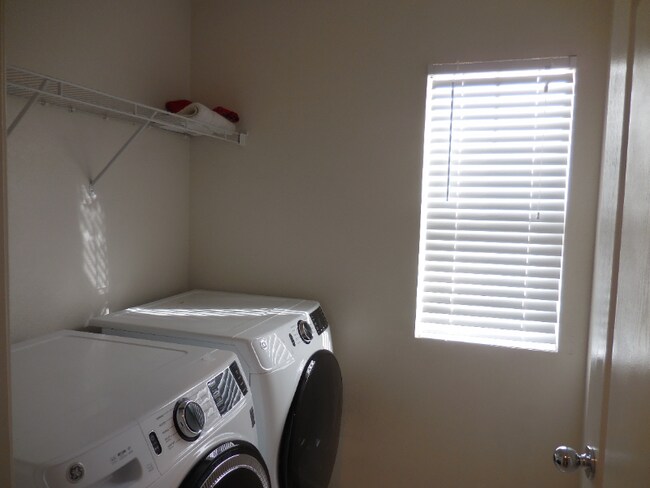 Building Photo - 1734 Lee Dr