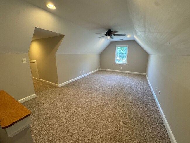 Building Photo - Great 3br House (plus Bonus Room) in East Athens!