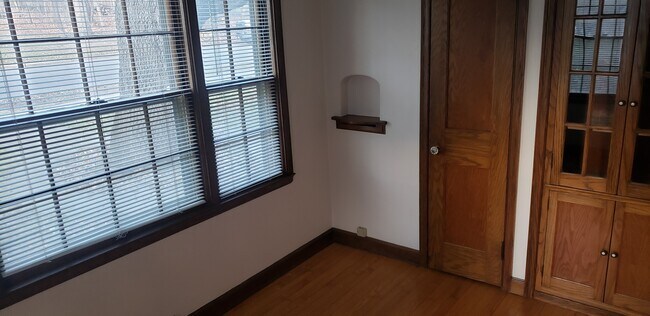 Dining Nook - 4101 Hillcrest Dr
