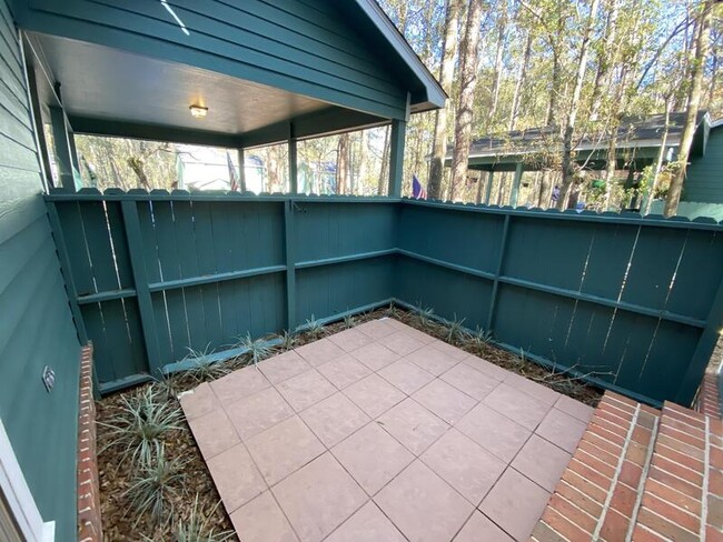 Building Photo - 64 Summer Oaks Dr