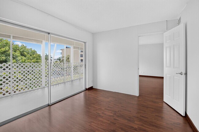Building Photo - 200 Waterway Dr S