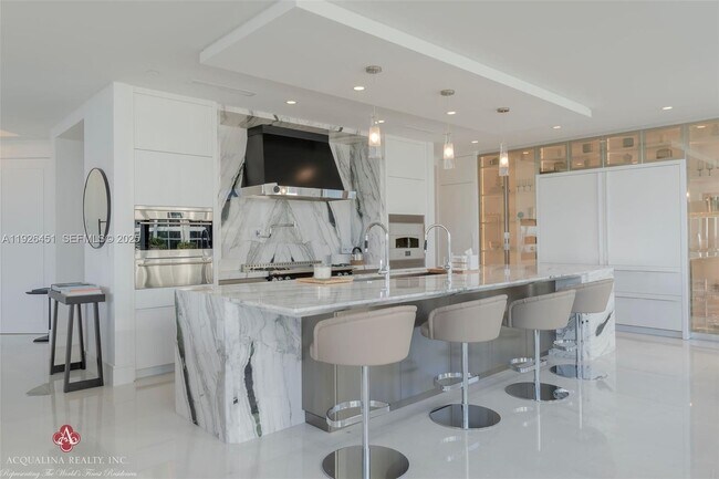 Building Photo - 17975 Collins Ave