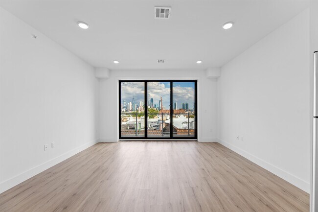 Building Photo - 28 Vroom St