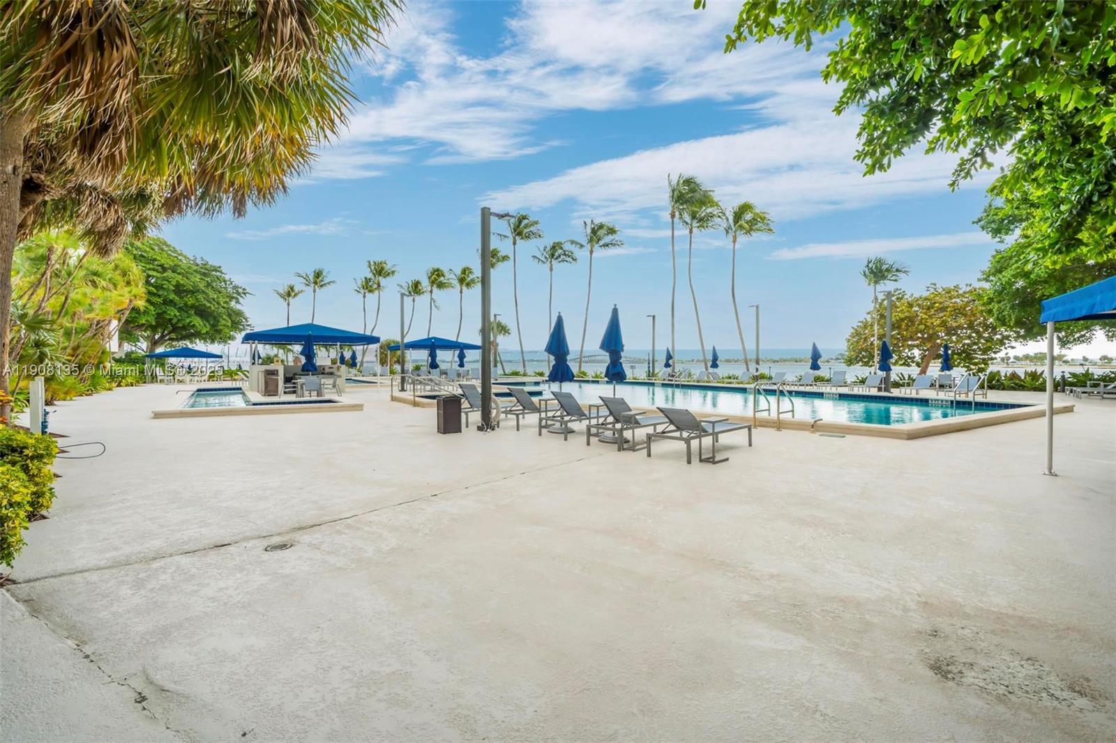 Building Photo - 2333 Brickell Ave