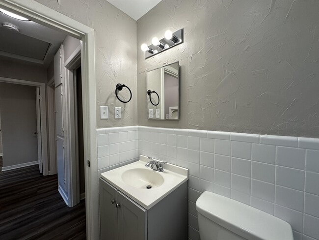 Building Photo - 3702 Sabine Ave