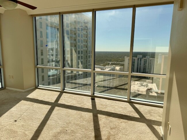 Building Photo - Beautiful Downtown Condo