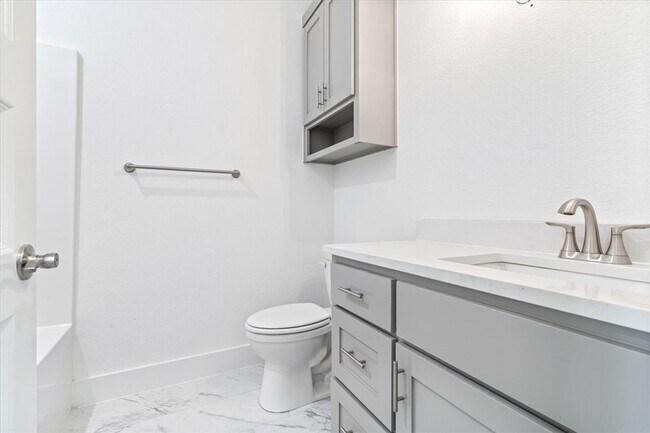 Building Photo - 7004 SW Orange Ave