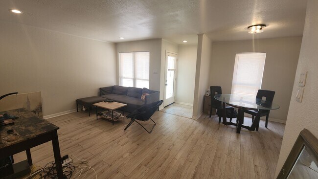 Building Photo - 1005 W MLK #B