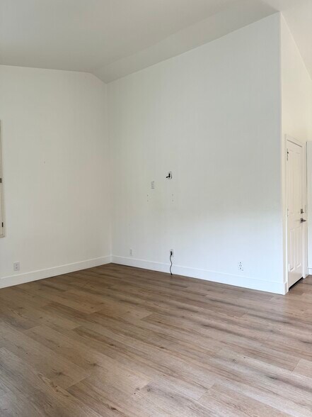 Building Photo - 15 Marsala
