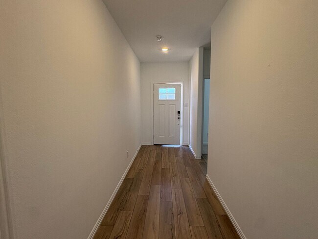 Building Photo - Cute Newer 3-2-2 Princeton!