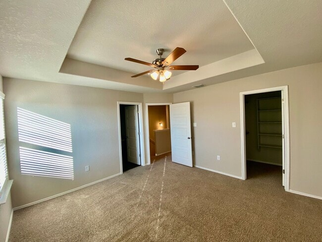 Building Photo - Luxury Townhome in New Braunfels