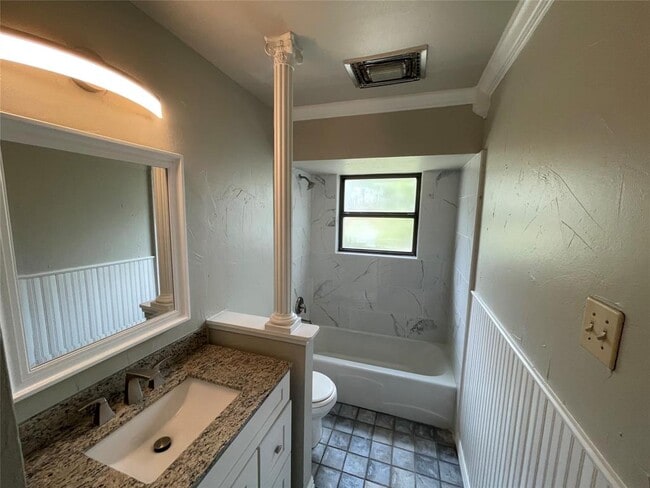 Building Photo - 1008 Wake Dr