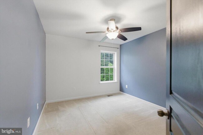 Building Photo - 7585 Holly Ridge Dr