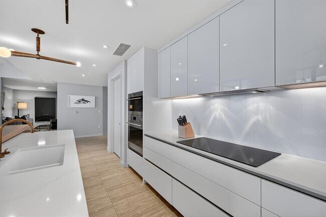 Building Photo - 525 N Fort Lauderdale Beach Blvd