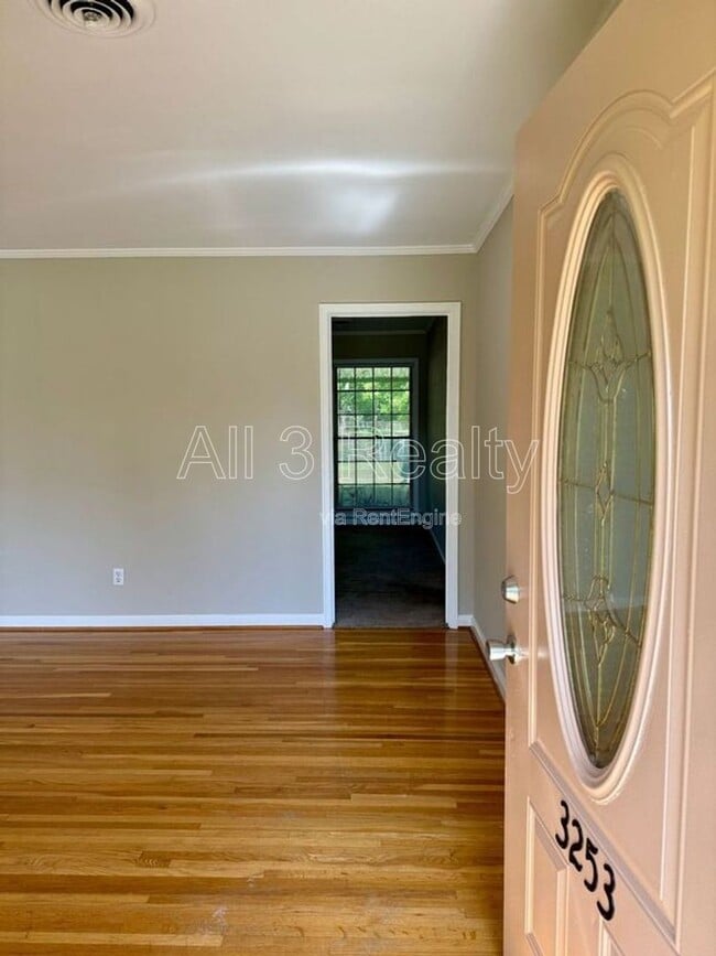 Building Photo - 3253 Windwood Dr