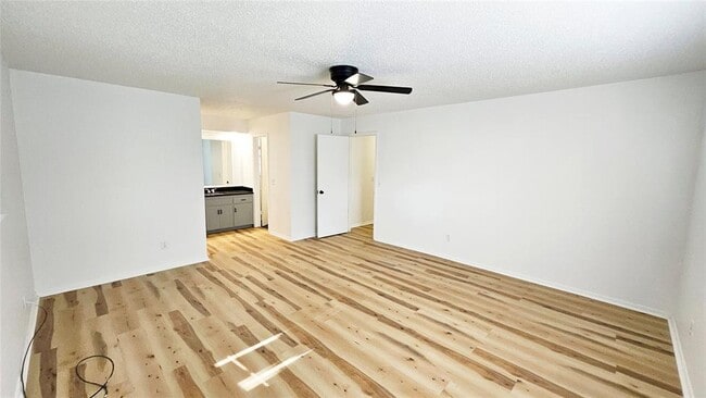 Building Photo - 1416 NW 105th Terrace