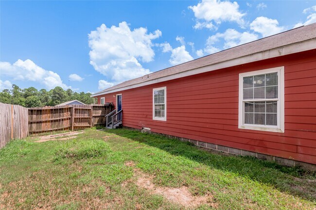 Building Photo - 144 Varsity Drive