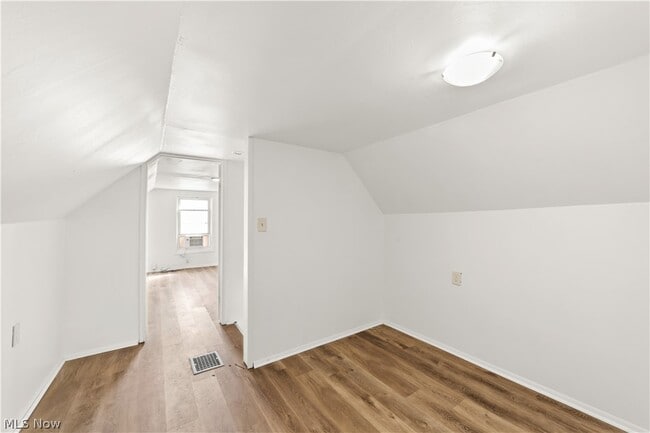 Building Photo - 1314 Cove Ave