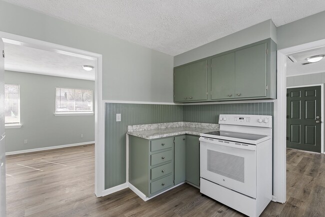 Building Photo - For Rent - Adorable 4BR 2BA house - East Ridge