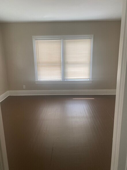 Building Photo - 2209 Crittenden Dr