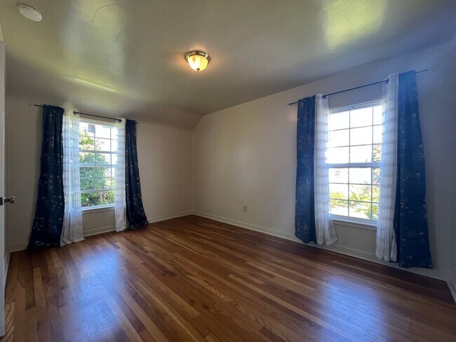 Building Photo - 918 F St