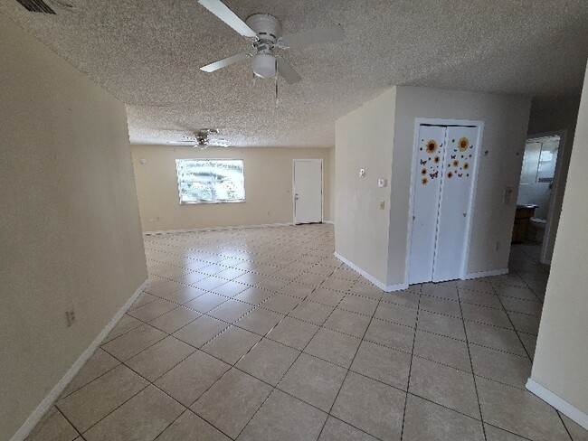 Building Photo - 8140 Medford Dr