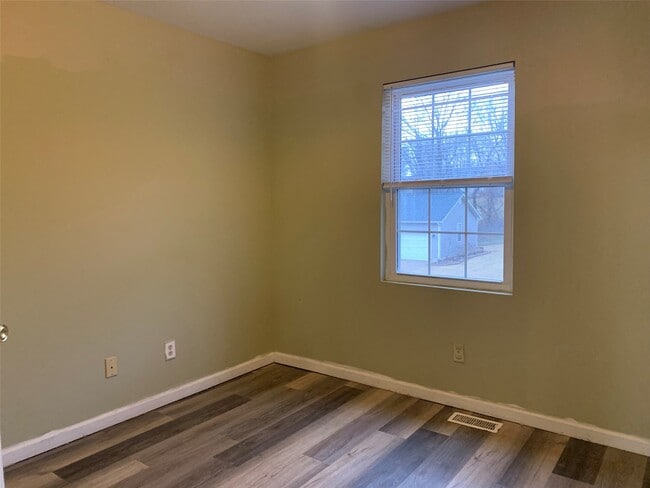 Building Photo - 403 Frank St