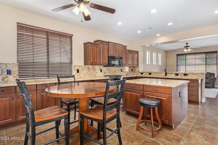 Building Photo - 3291 S Sunland Dr