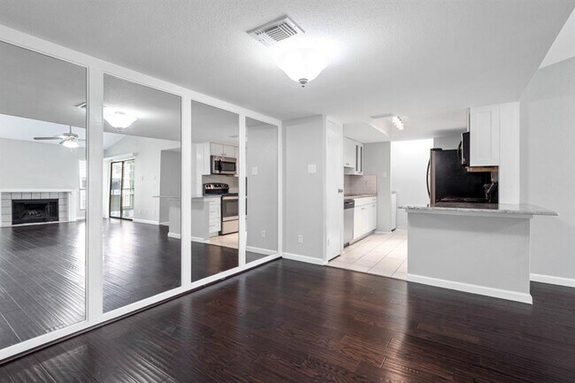 Building Photo - 14777 Wunderlich Dr